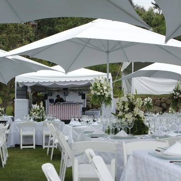 Renta y Montaje de Sombrillas Gigantes